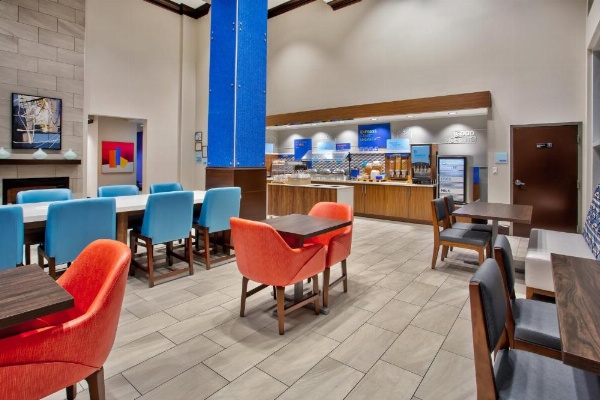 Holiday Inn Express Augusta North image 17