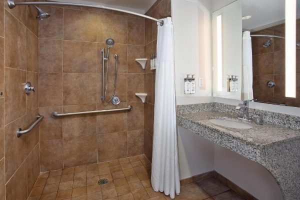 Holiday Inn Express Augusta North image 19