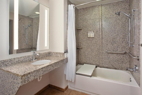 Holiday Inn Express Augusta North image 20